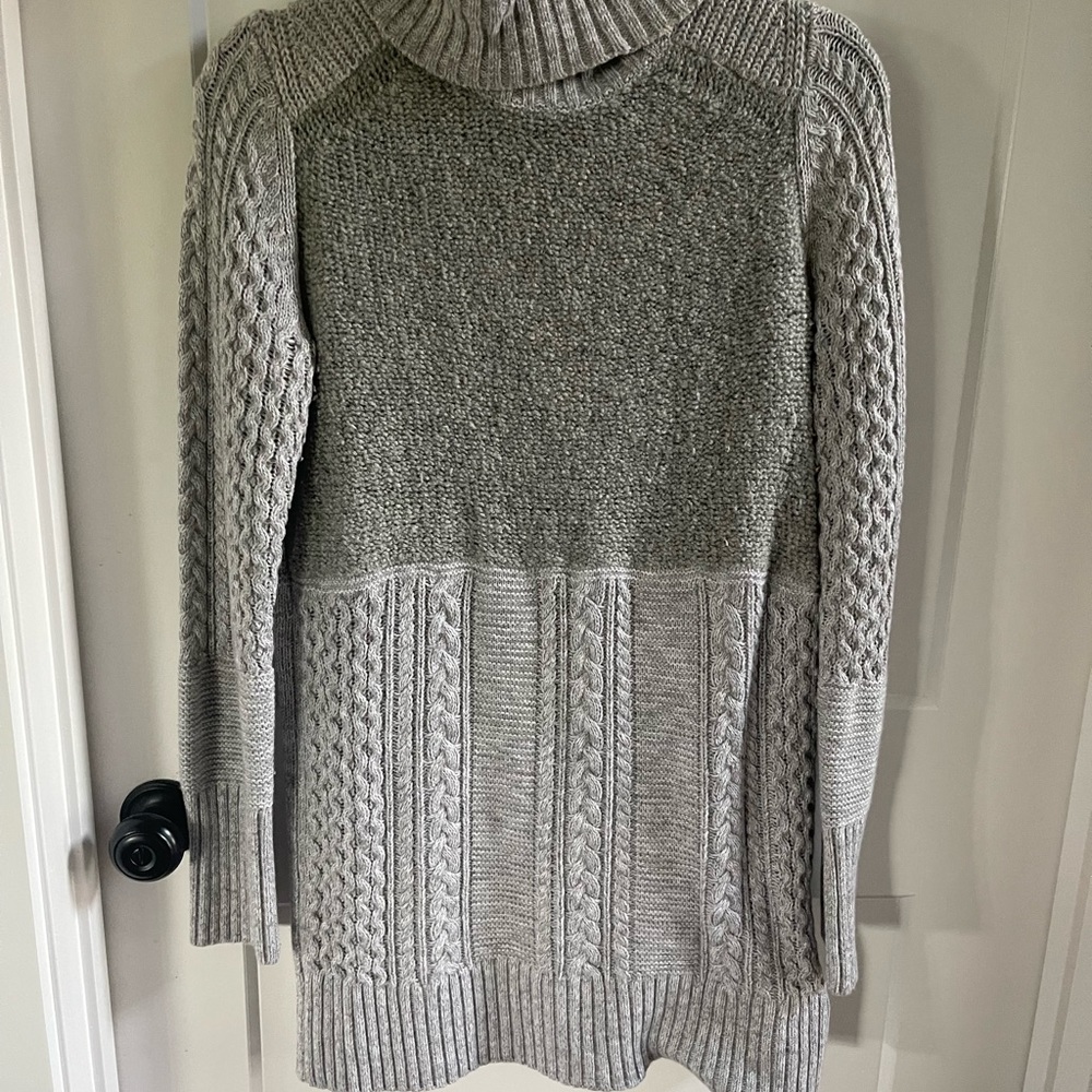 Banana Republic wool long turtleneck